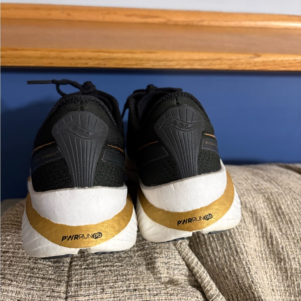 Saucony Endorphin Speed 3- Women's Black and Gold- Barely worn - Picture 3 of 8